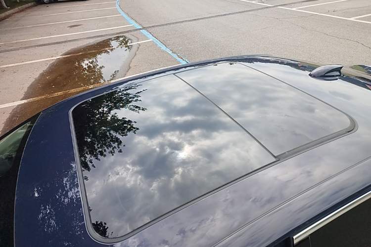 Used Hongqi H5 2023 2.0T Automatic Smart Connect Flagship Edition Roof