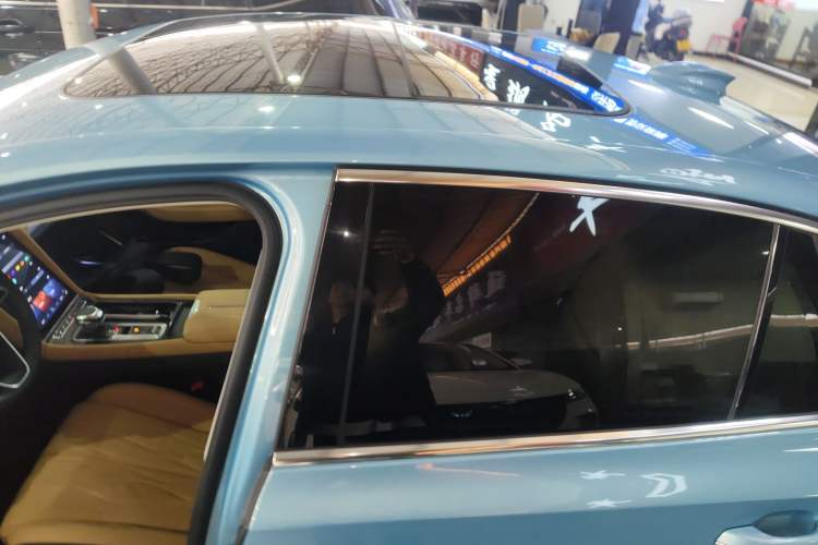 Used Hongqi H5 2023 2.0T Automatic Smart Connect Flagship Edition Roof