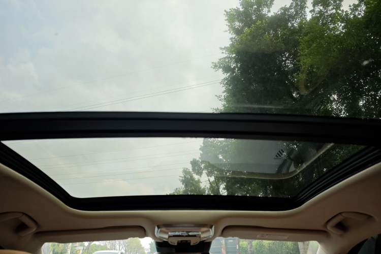 Used Hongqi H5 2023 2.0T Automatic Smart Connect Flagship Edition Roof