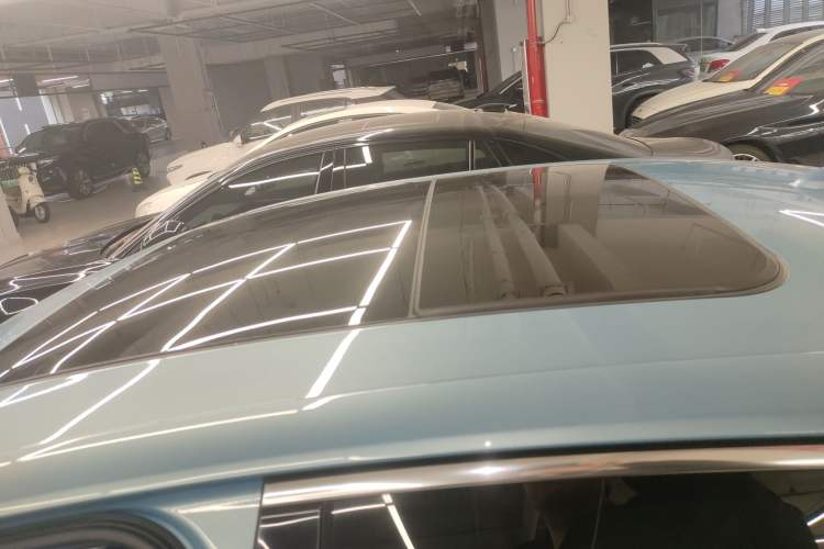 Used Hongqi H5 2023 2.0T Automatic Smart Connect Flagship Edition Roof