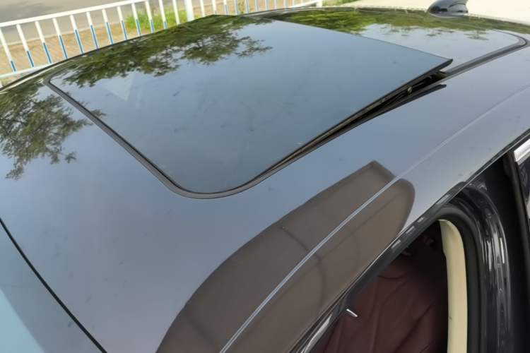 Used Hongqi H5 2023 2.0T Automatic Smart Connect Flagship Edition Roof