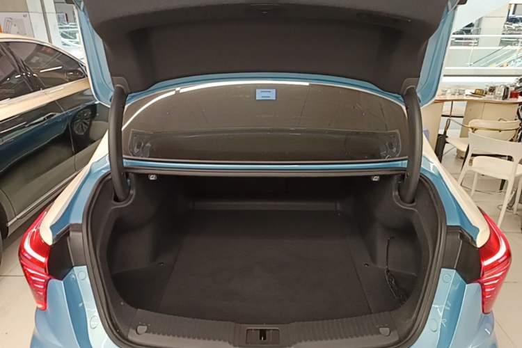 Used Hongqi H5 2023 2.0T Automatic Smart Connect Flagship Edition Trunk