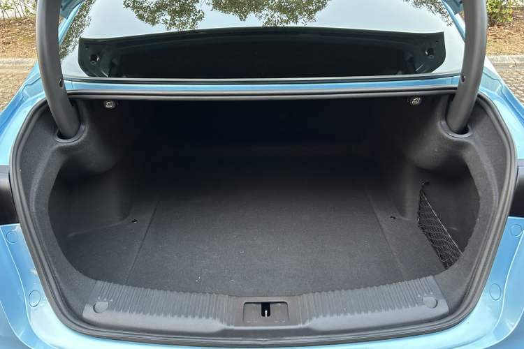 Used Hongqi H5 2023 2.0T Automatic Smart Connect Flagship Edition Trunk
