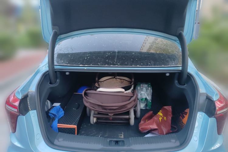 Used Hongqi H5 2023 2.0T Automatic Smart Connect Flagship Edition Trunk