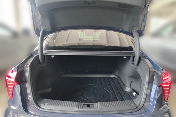 Used Hongqi H5 2023 2.0T Automatic Smart Connect Flagship Edition Trunk