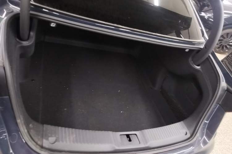 Used Hongqi H5 2023 2.0T Automatic Smart Connect Flagship Edition Trunk