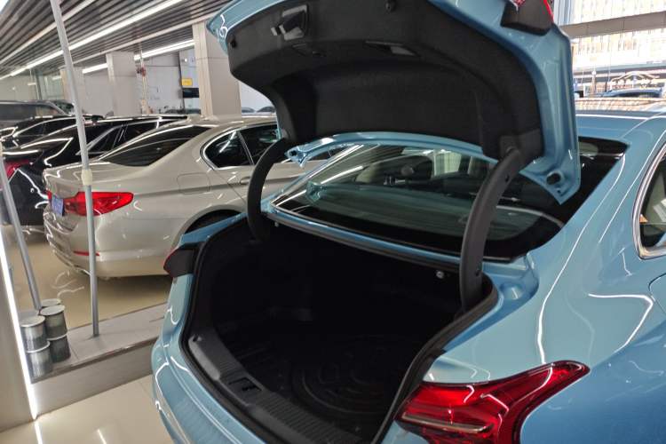 Used Hongqi H5 2023 1.5T HEV Smart Connect Flagship Edition Trunk
