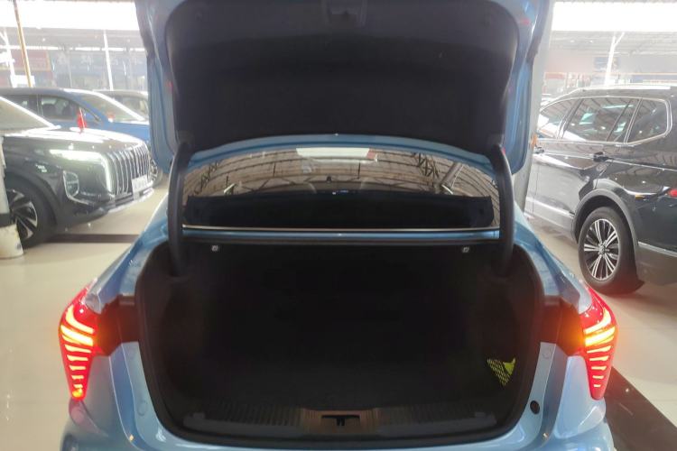 Used Hongqi H5 2023 2.0T Automatic Smart Connect Flagship Edition Trunk