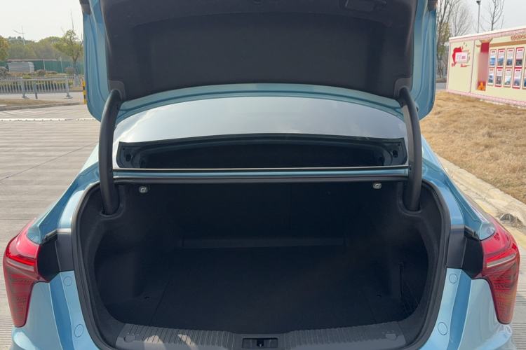 Used Hongqi H5 2023 2.0T Automatic Smart Connect Flagship Edition Trunk