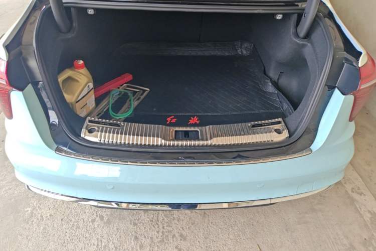 Used Hongqi H5 2023 2.0T Automatic Smart Connect Flagship Edition Trunk