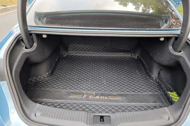 Used Hongqi H5 2023 2.0T Automatic Smart Connect Flagship Edition Trunk