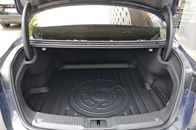 Used Hongqi H5 2023 2.0T Automatic Smart Connect Flagship Edition Trunk