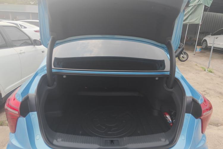 Used Hongqi H5 2023 2.0T Automatic Smart Connect Flagship Edition Trunk