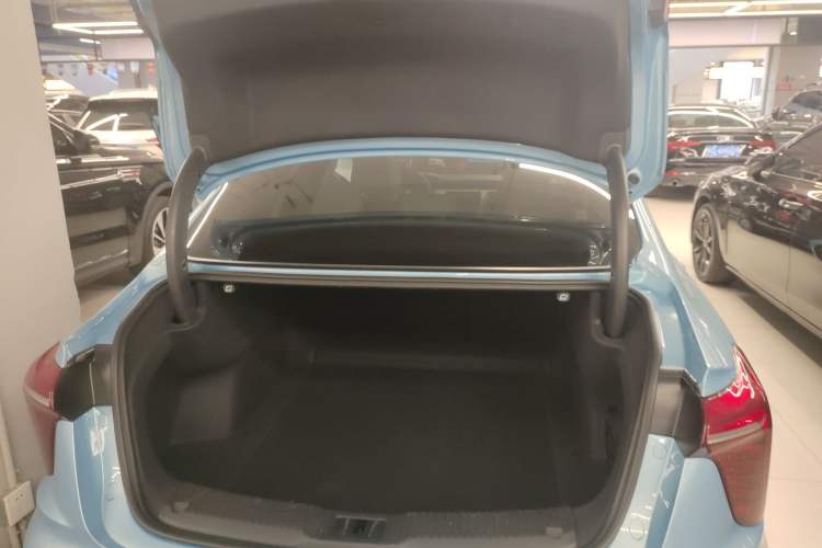 Used Hongqi H5 2023 2.0T Automatic Smart Connect Flagship Edition Trunk