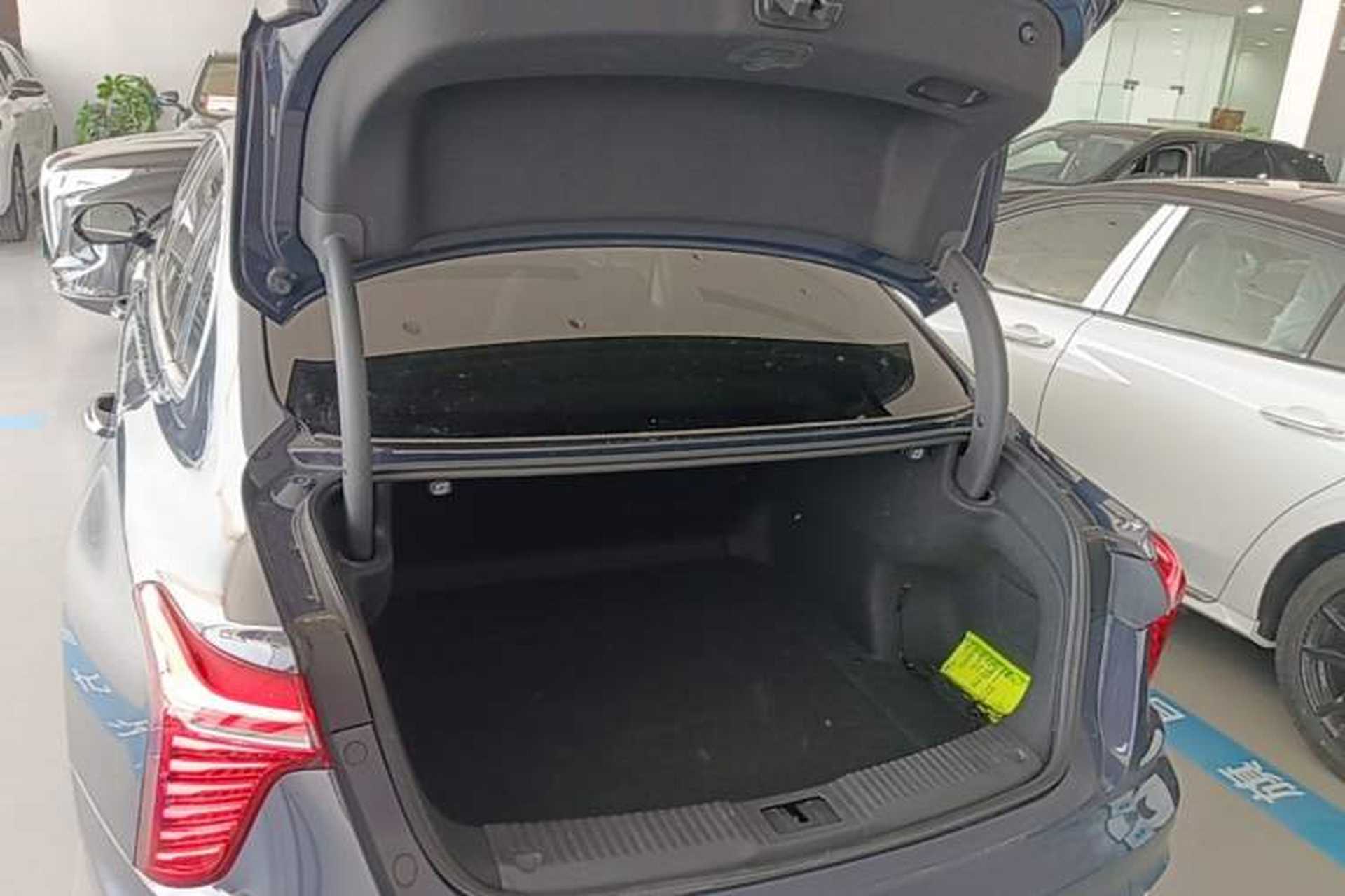 Used Hongqi H5 2023 2.0T Automatic Smart Connect Flagship Edition Trunk