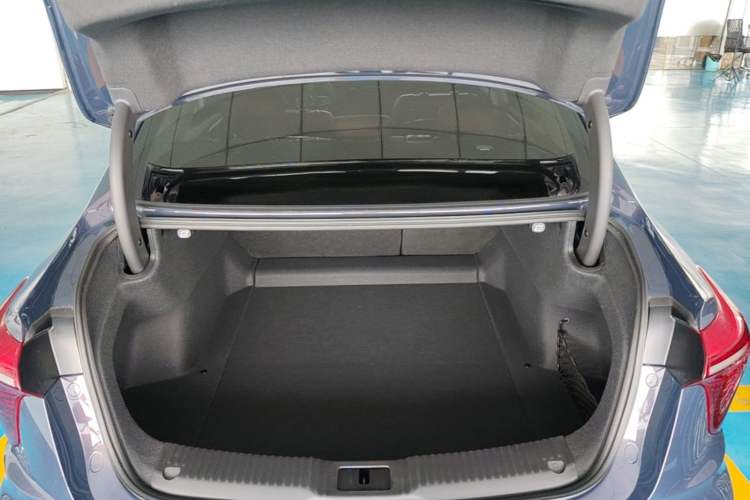 Used Hongqi H5 2023 2.0T Automatic Smart Connect Flagship Edition Trunk