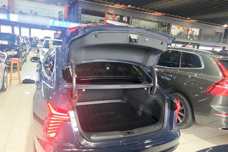 Used Hongqi H5 2023 2.0T Automatic Smart Connect Flagship Edition Trunk