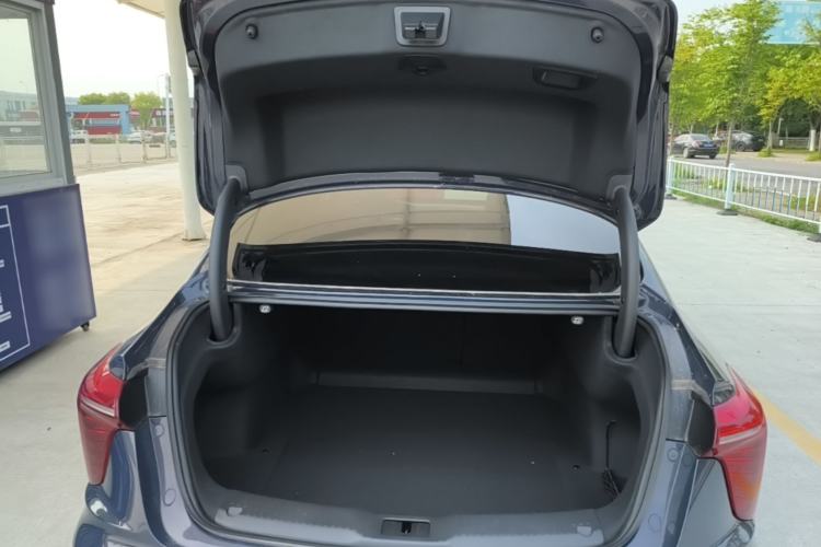 Used Hongqi H5 2023 2.0T Automatic Smart Connect Flagship Edition Trunk