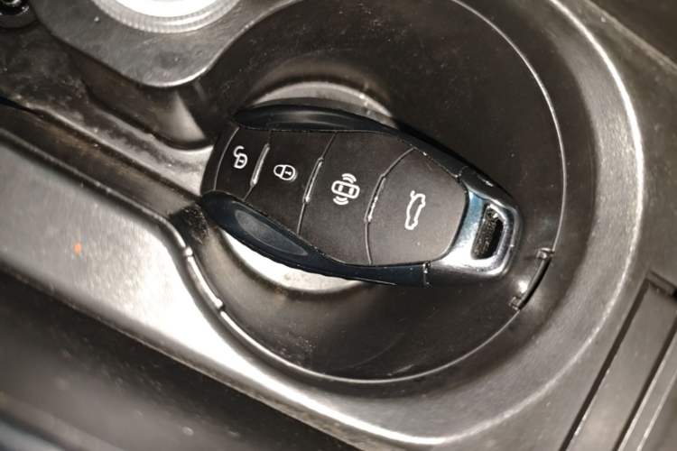 Used Hongqi H5 2023 1.5T HEV Smart Connect Flagship Edition Vehicle Key