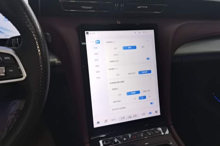 Used Hongqi H5 2023 2.0T Automatic Smart Connect Flagship Edition Audio And AC Panel