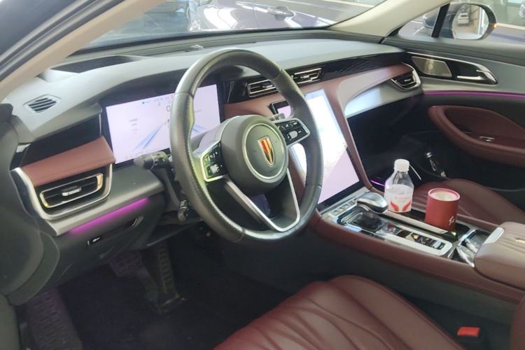Used Hongqi H5 2023 2.0T Automatic Smart Connect Flagship Edition Center Console