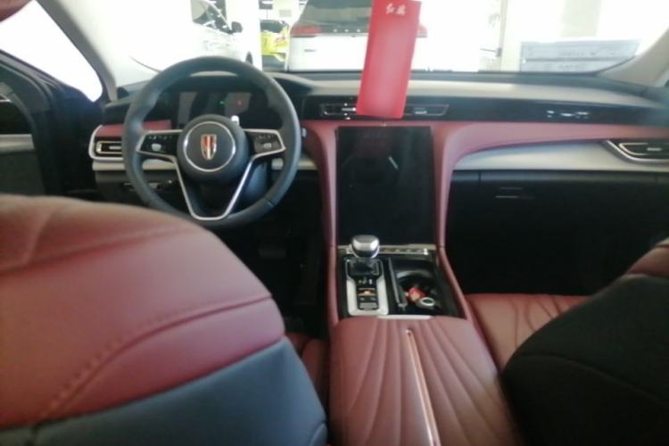 Used Hongqi H5 2023 2.0T Automatic Smart Connect Flagship Edition Center Console