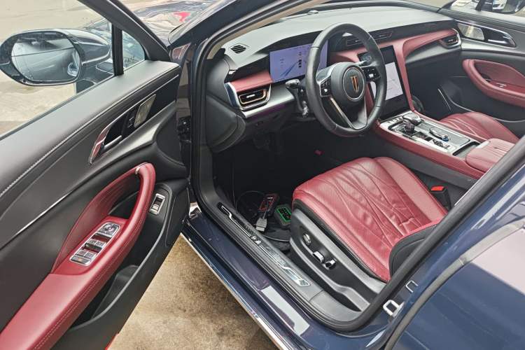 Used Hongqi H5 2023 2.0T Automatic Smart Connect Flagship Edition Driver Seat