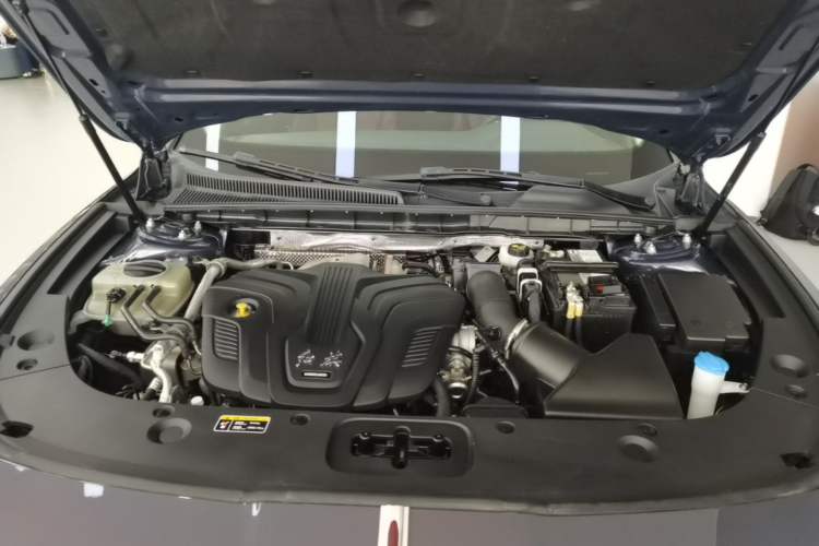 Used Hongqi H5 2023 2.0T Automatic Smart Connect Flagship Edition Engine Bay