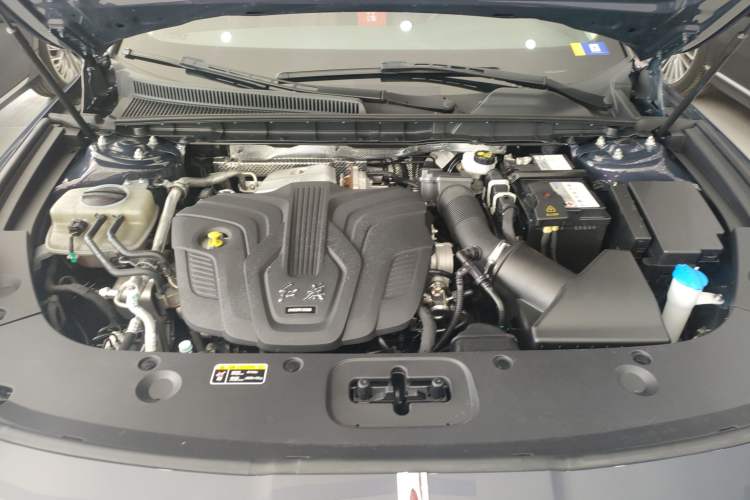 Used Hongqi H5 2023 2.0T Automatic Smart Connect Flagship Edition Engine Bay