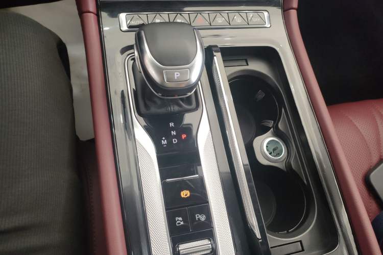 Used Hongqi H5 2023 2.0T Automatic Smart Connect Flagship Edition Gear Lever