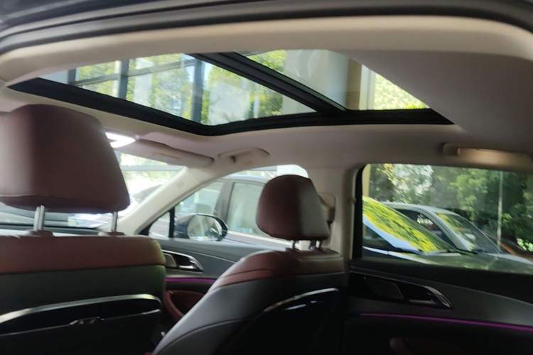 Used Hongqi H5 2023 2.0T Automatic Smart Connect Flagship Edition Headliner