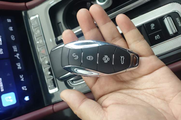 Used Hongqi H5 2023 2.0T Automatic Smart Connect Flagship Edition Interior 1
