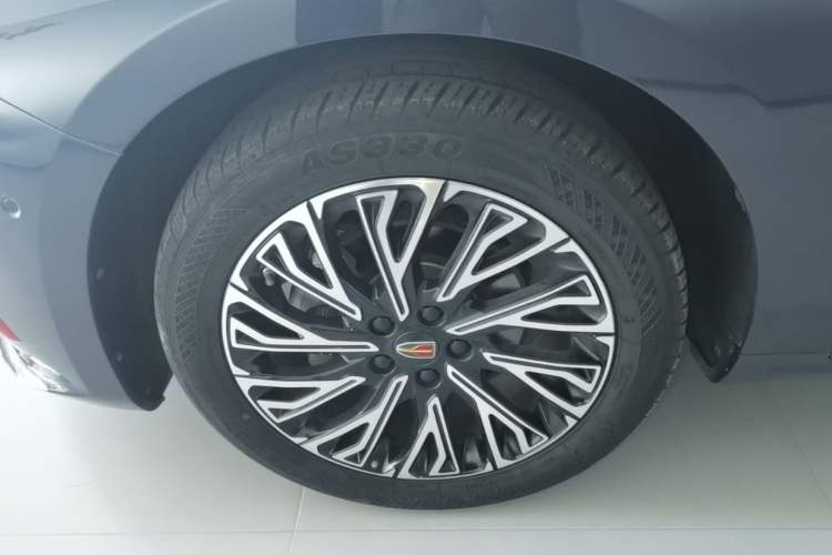 Used Hongqi H5 2023 2.0T Automatic Smart Connect Flagship Edition Left Front Wheel Hub