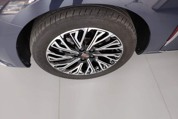 Used Hongqi H5 2023 2.0T Automatic Smart Connect Flagship Edition Left Front Wheel Hub