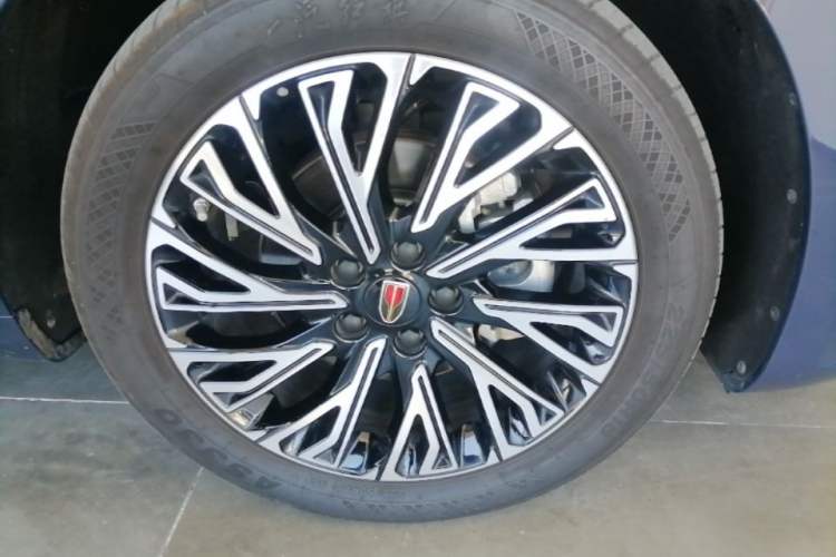 Used Hongqi H5 2023 2.0T Automatic Smart Connect Flagship Edition Left Front Wheel Hub
