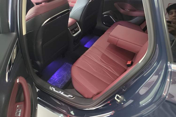 Used Hongqi H5 2023 2.0T Automatic Smart Connect Flagship Edition Left Rear Seat