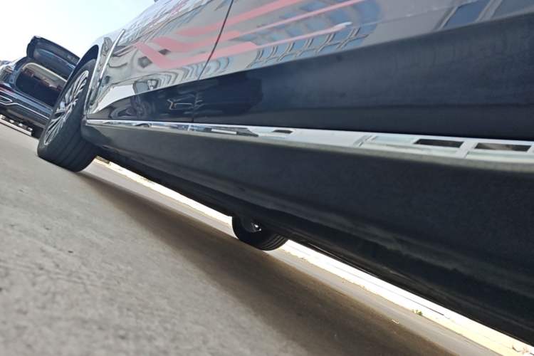 Used Hongqi H5 2023 2.0T Automatic Smart Connect Flagship Edition Left Side Sill