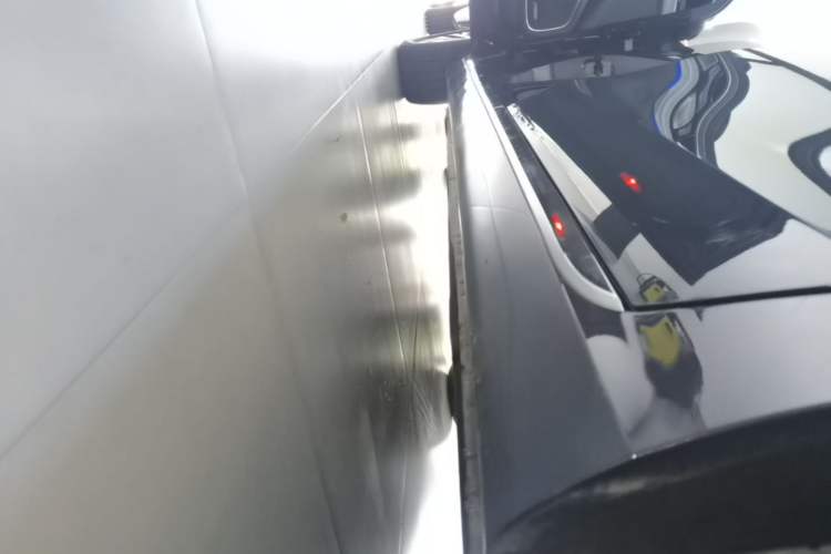 Used Hongqi H5 2023 2.0T Automatic Smart Connect Flagship Edition Left Side Sill