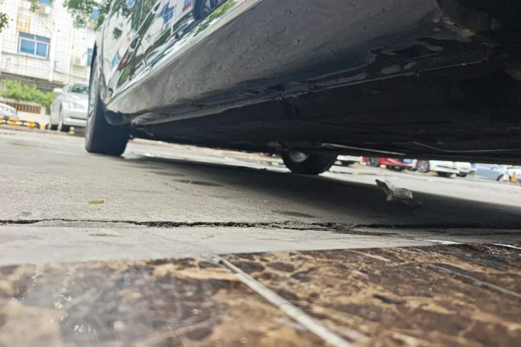 Used Hongqi H5 2023 2.0T Automatic Smart Connect Flagship Edition Left Side Sill