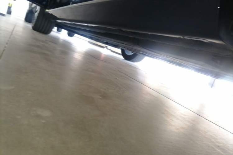 Used Hongqi H5 2023 2.0T Automatic Smart Connect Flagship Edition Left Side Sill