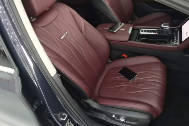 Used Hongqi H5 2023 2.0T Automatic Smart Connect Flagship Edition Right Front Seat