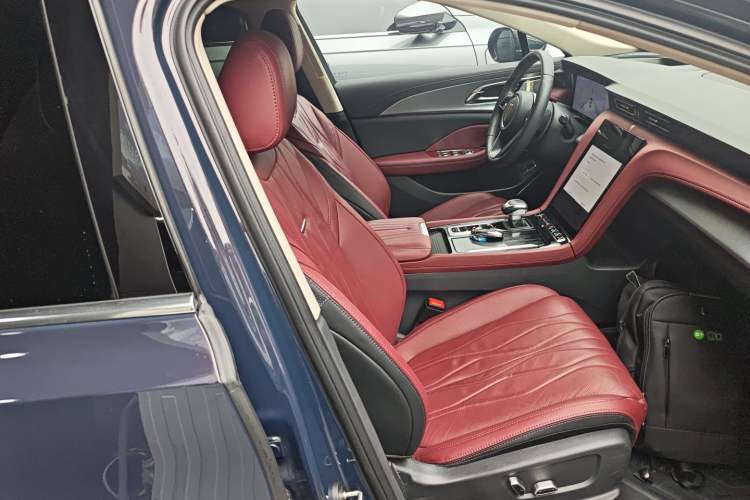 Used Hongqi H5 2023 2.0T Automatic Smart Connect Flagship Edition Right Front Seat
