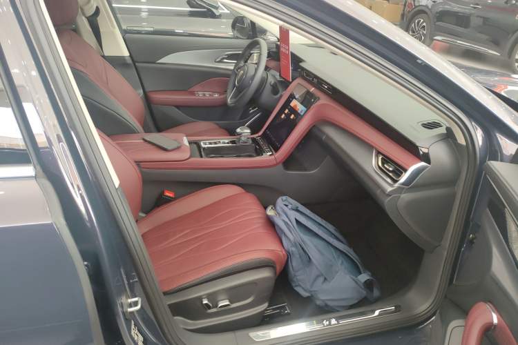 Used Hongqi H5 2023 2.0T Automatic Smart Connect Flagship Edition Right Front Seat