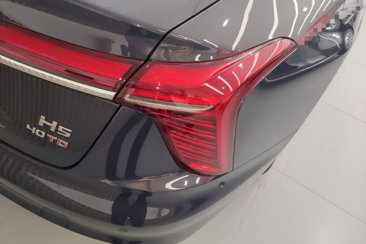 Used Hongqi H5 2023 2.0T Automatic Smart Connect Flagship Edition Right Rear Taillight