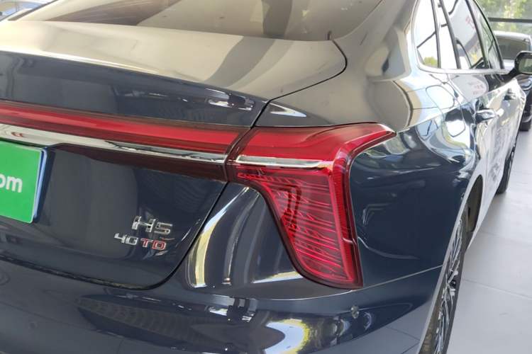 Used Hongqi H5 2023 2.0T Automatic Smart Connect Flagship Edition Right Rear Taillight