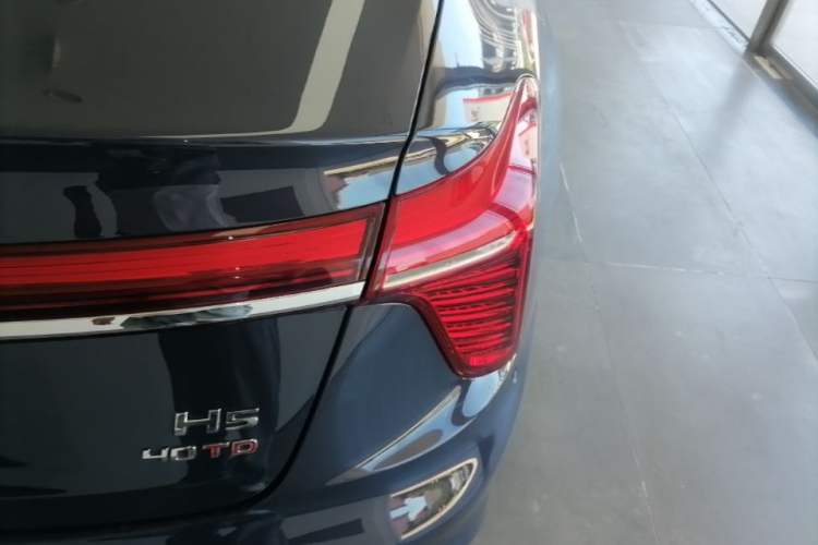 Used Hongqi H5 2023 2.0T Automatic Smart Connect Flagship Edition Right Rear Taillight
