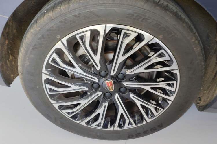 Used Hongqi H5 2023 2.0T Automatic Smart Connect Flagship Edition Right Rear Wheel Hub