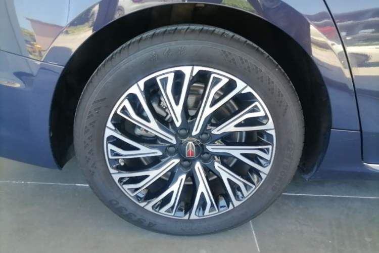 Used Hongqi H5 2023 2.0T Automatic Smart Connect Flagship Edition Right Rear Wheel Hub