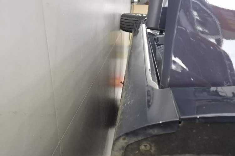 Used Hongqi H5 2023 2.0T Automatic Smart Connect Flagship Edition Right Side Sill