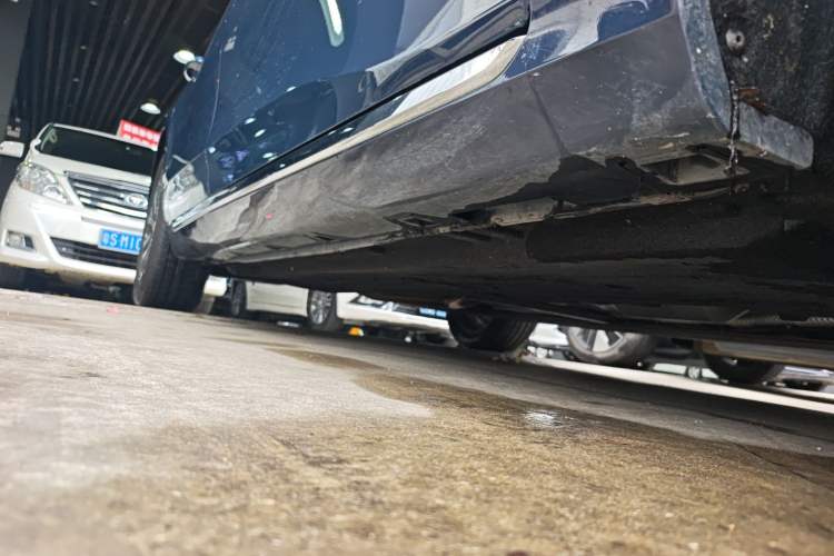 Used Hongqi H5 2023 2.0T Automatic Smart Connect Flagship Edition Right Side Sill